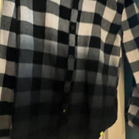 DBOYS FLANNEL SIZE MEDIUM - Picture 2 of 4
